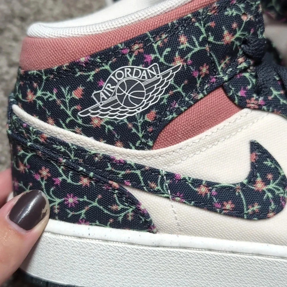 Air Jordan 1 Mid - Picture 3 of 7